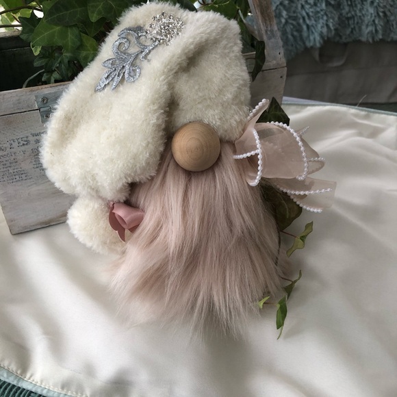 👑Festive Knome👑 - Picture 9 of 10